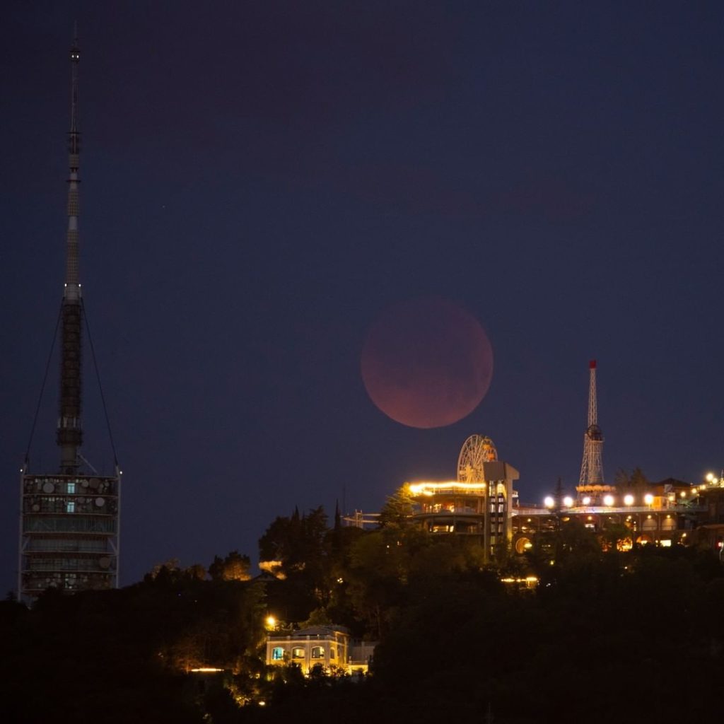 image eclipse total de Luna 281579817 716321332752681 3425905743000427913 n