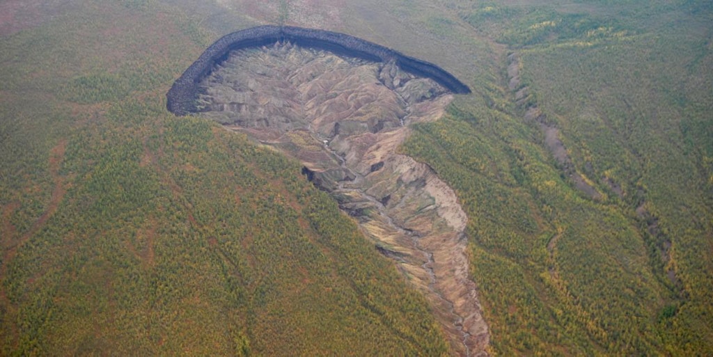 El inquietante cráter denominado "La Puerta del Infierno" de Batagaika