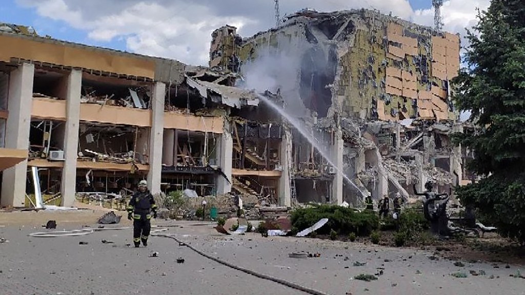 Video: un misil ruso destruyó el Palacio de la Cultura de Jarkov en Ucrania