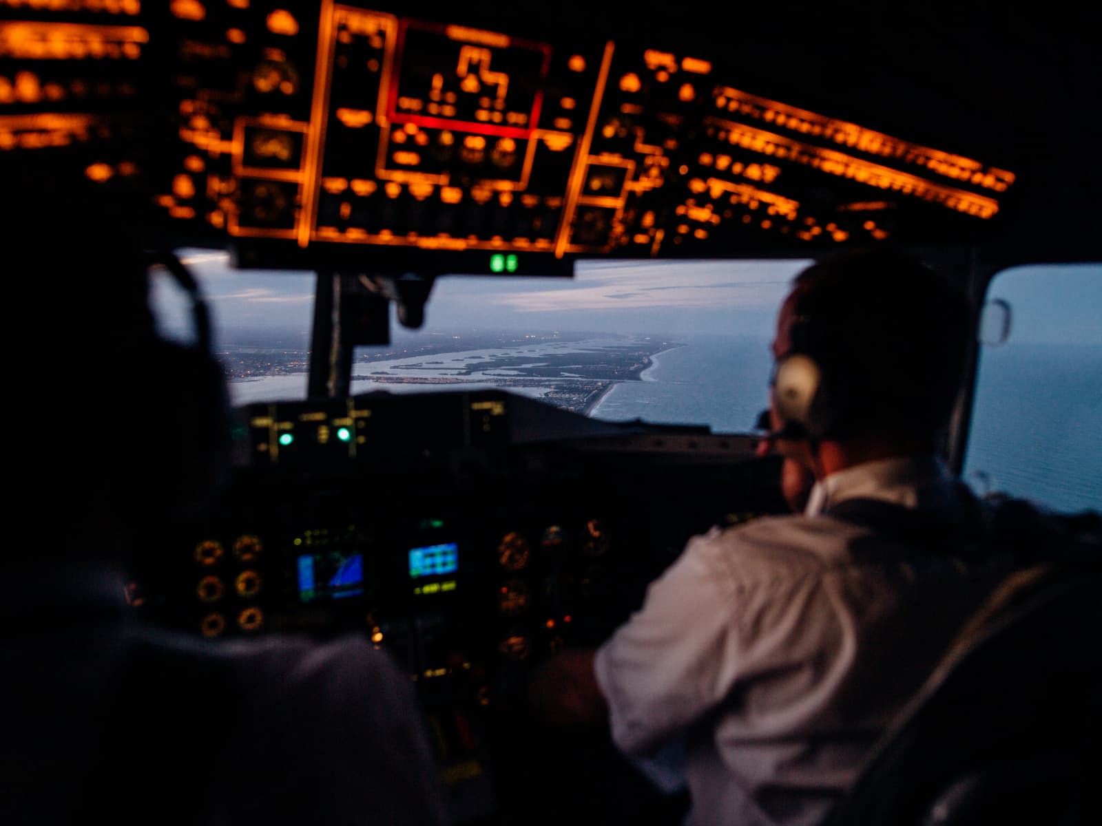 Aerolíneas piden reducir horas de entrenamiento de pilotos frente a crisis por escasez de personal-2