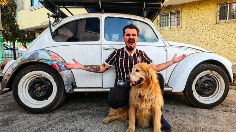 Tristeza en redes sociales por la muerte de un influencer de viajes que recorría el mundo junto a un Golden Retriever