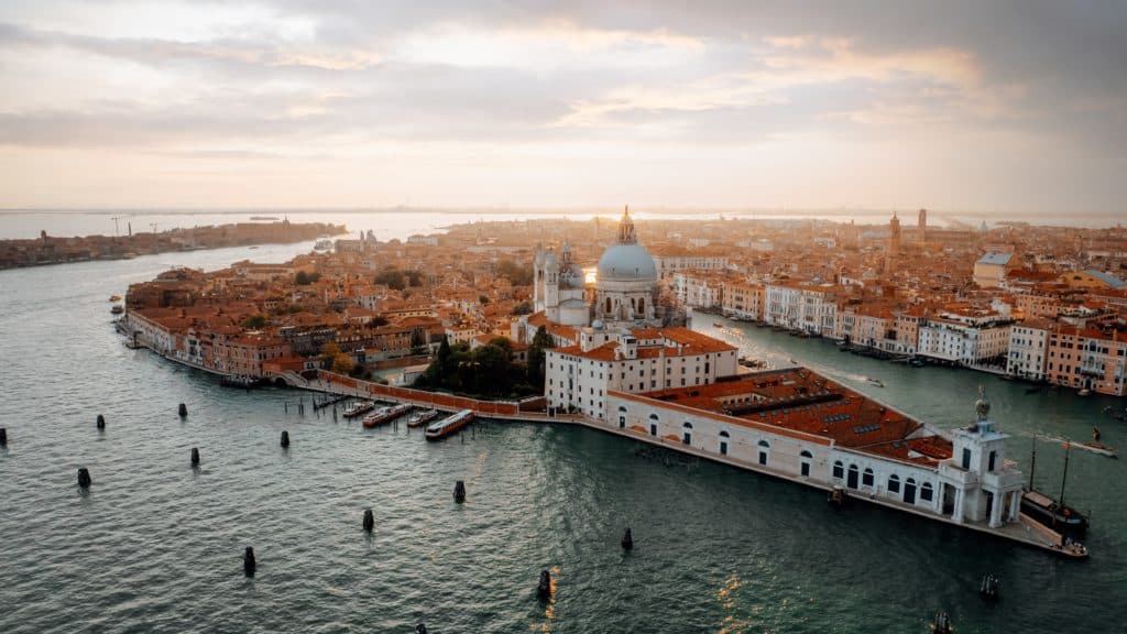 image Venecia martin katler MDZAbQApcKY unsplash