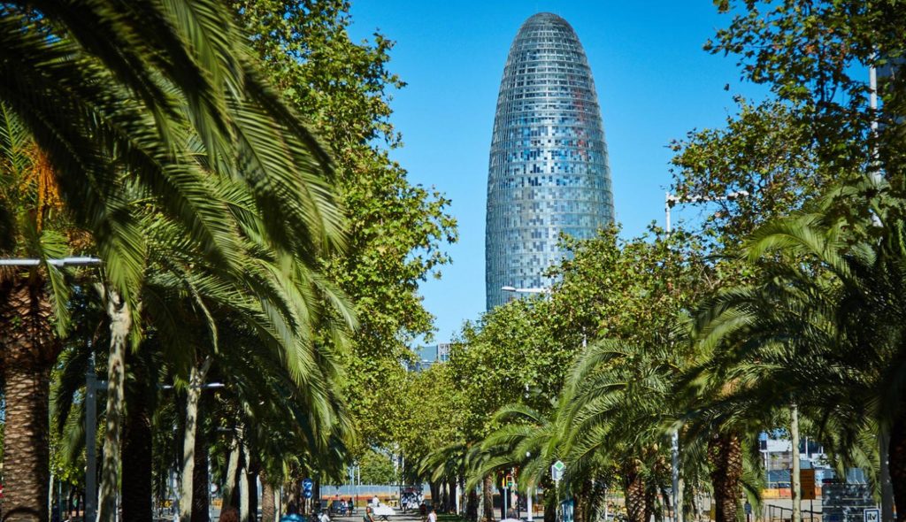 Barcelona estrena hoy un nuevo mirador con vistas 360° a toda la ciudad: está situado en la Torre Glòries