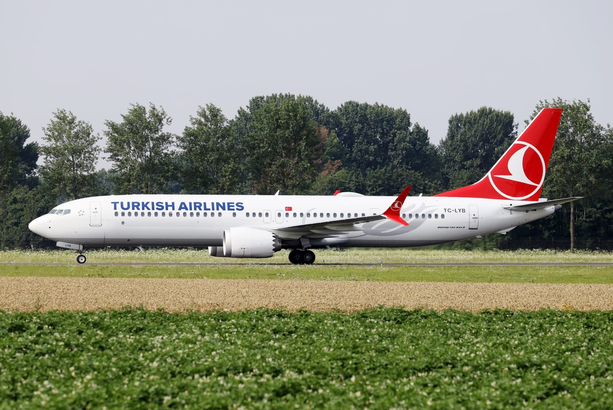 V1-2520-B737-9-TC-LYB-Turkish-1