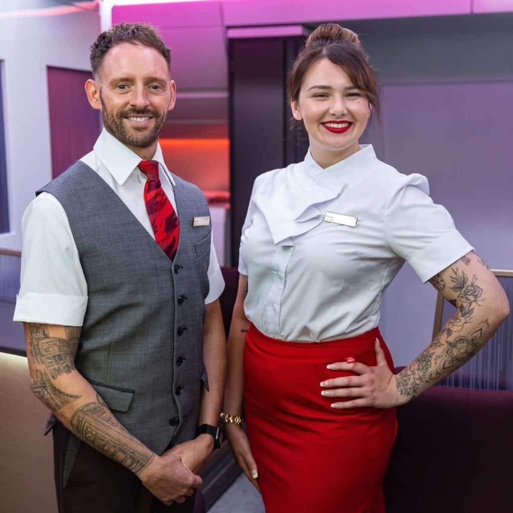 Virgin Atlantic se convierte en la primera aerolínea de Reino Unido en permitir tatuajes visibles en su tripulación de cabina