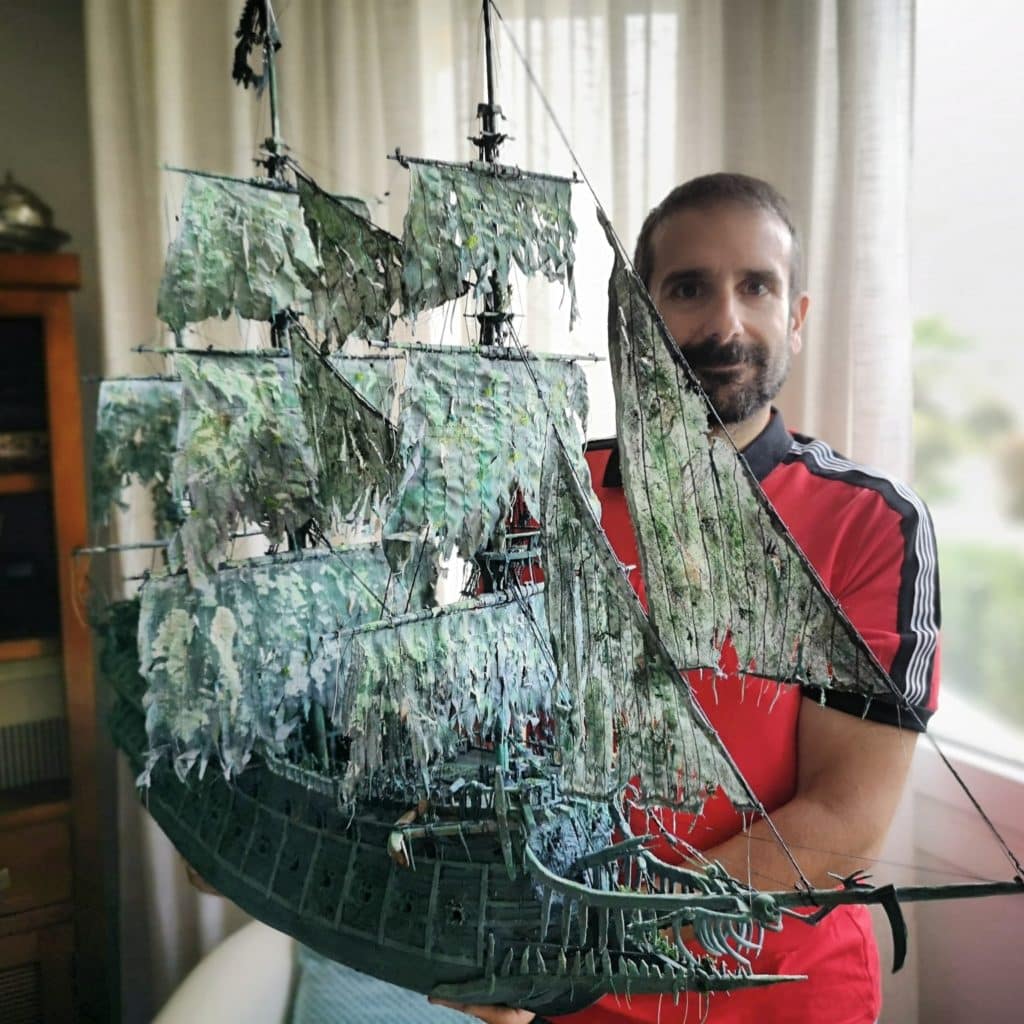 Este artista trabajó durante 10 meses para recrear el barco de Piratas del Caribe y el resultado es increíble