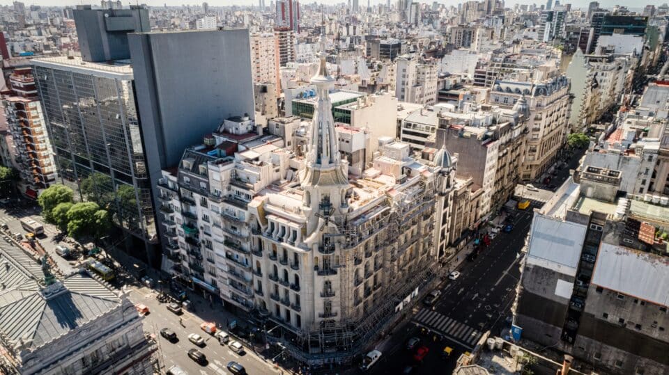 La emblemática Confitería del Molino en Buenos Aires reabre sus puertas al público con un recorrido gratuito
