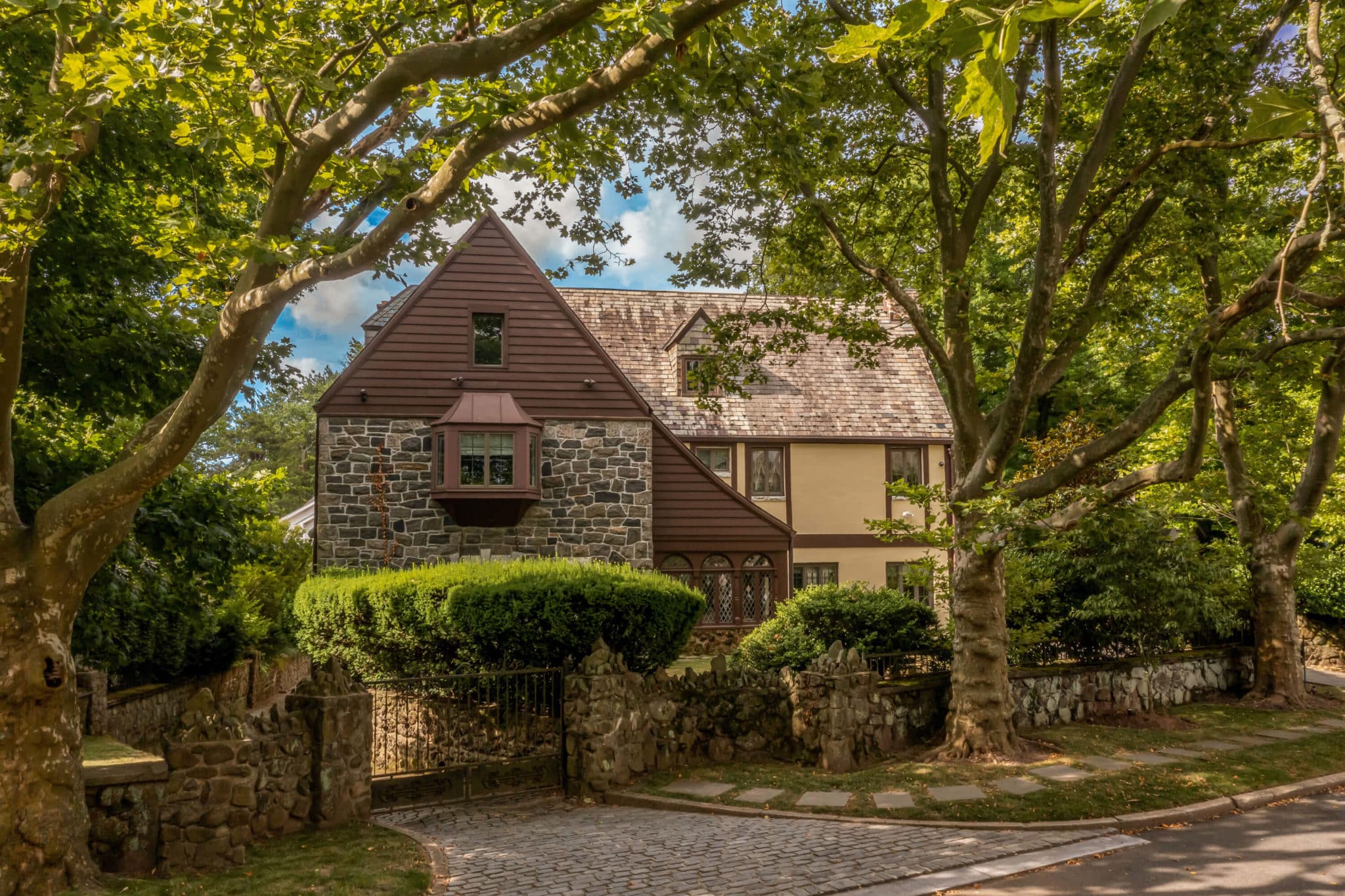 Godfather Airbnb - 01 - Exterior Home - Credit Marc McAndrews