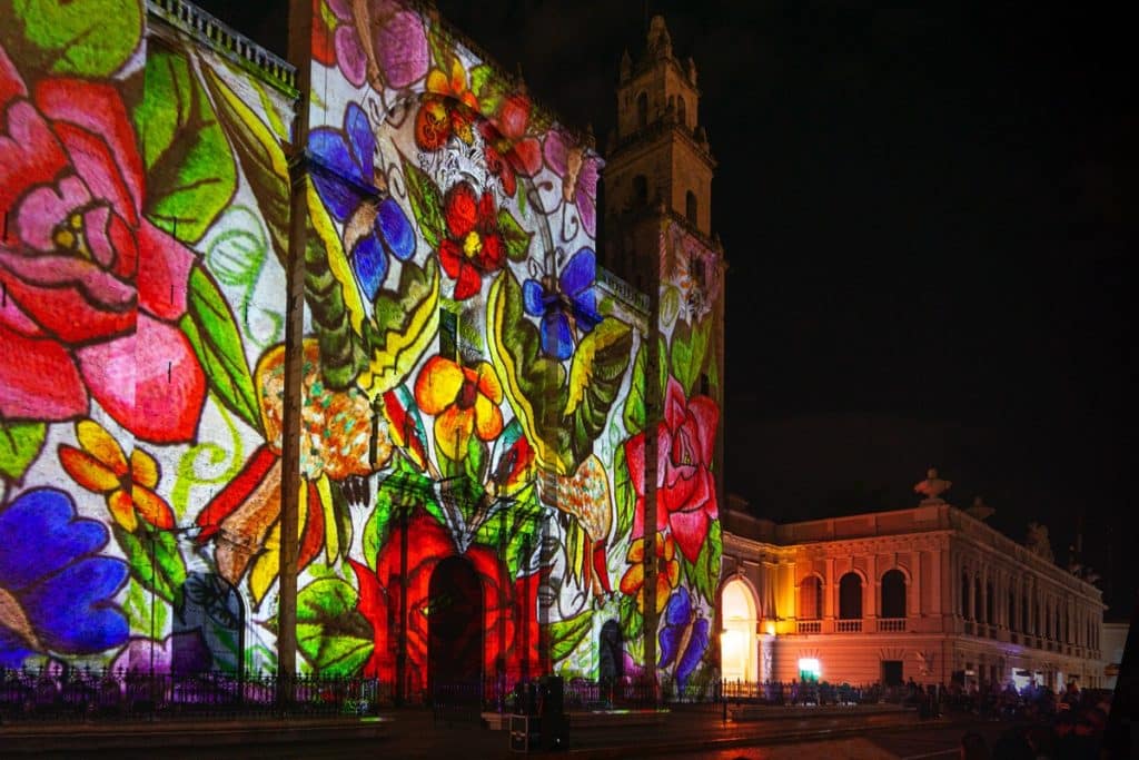 image Mérida Eventos Diarios 05Viernes Videomapping Catedral 01