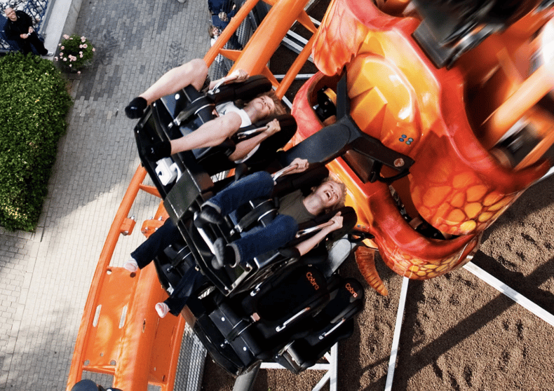 Una niña de 14 años murió tras falla en montaña rusa de un parque de atracciones danés-1