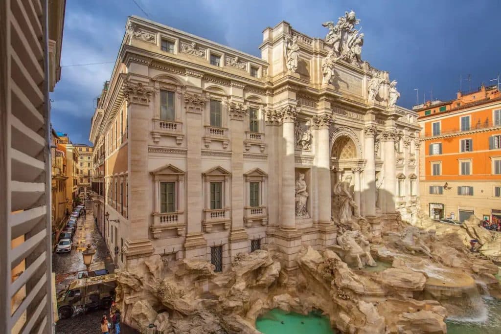 image Airbnb en Roma Este es el Airbnb de Roma perfecto para los viajeros luce unas vistas unicas y privilegiadas de la Fontana de Trevi 7