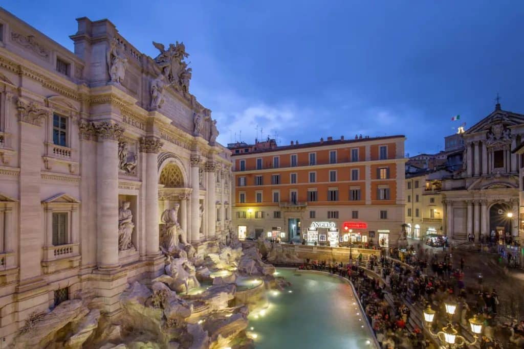 image Airbnb en Roma Este es el Airbnb de Roma perfecto para los viajeros luce unas vistas unicas y privilegiadas de la Fontana de Trevi 8