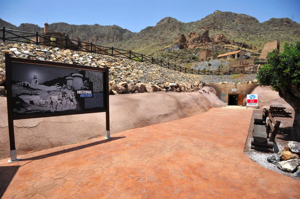 Cómo visitar Geoda de Pulpí, el impresionante monumento natural de Andalucía