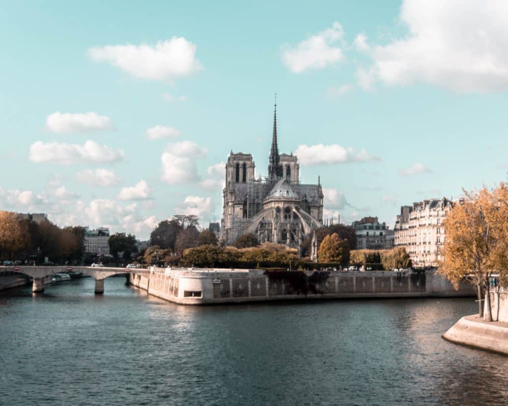 image Notre Dame rbnraw pNyVC reb 4 unsplash