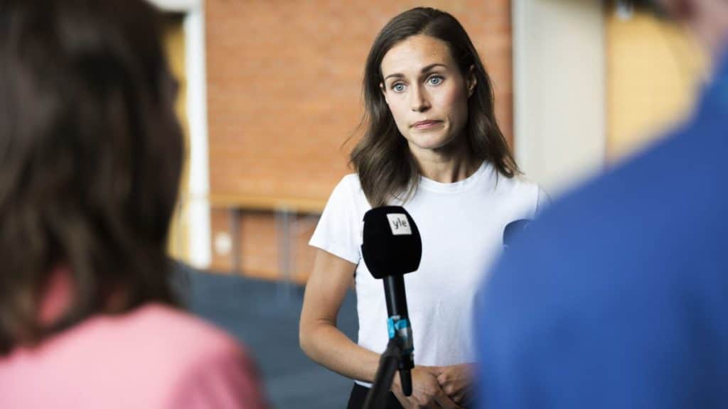 Mujeres de Finlandia se unen a una campaña especial en apoyo a la primera ministra donde bailar es la cosa sana