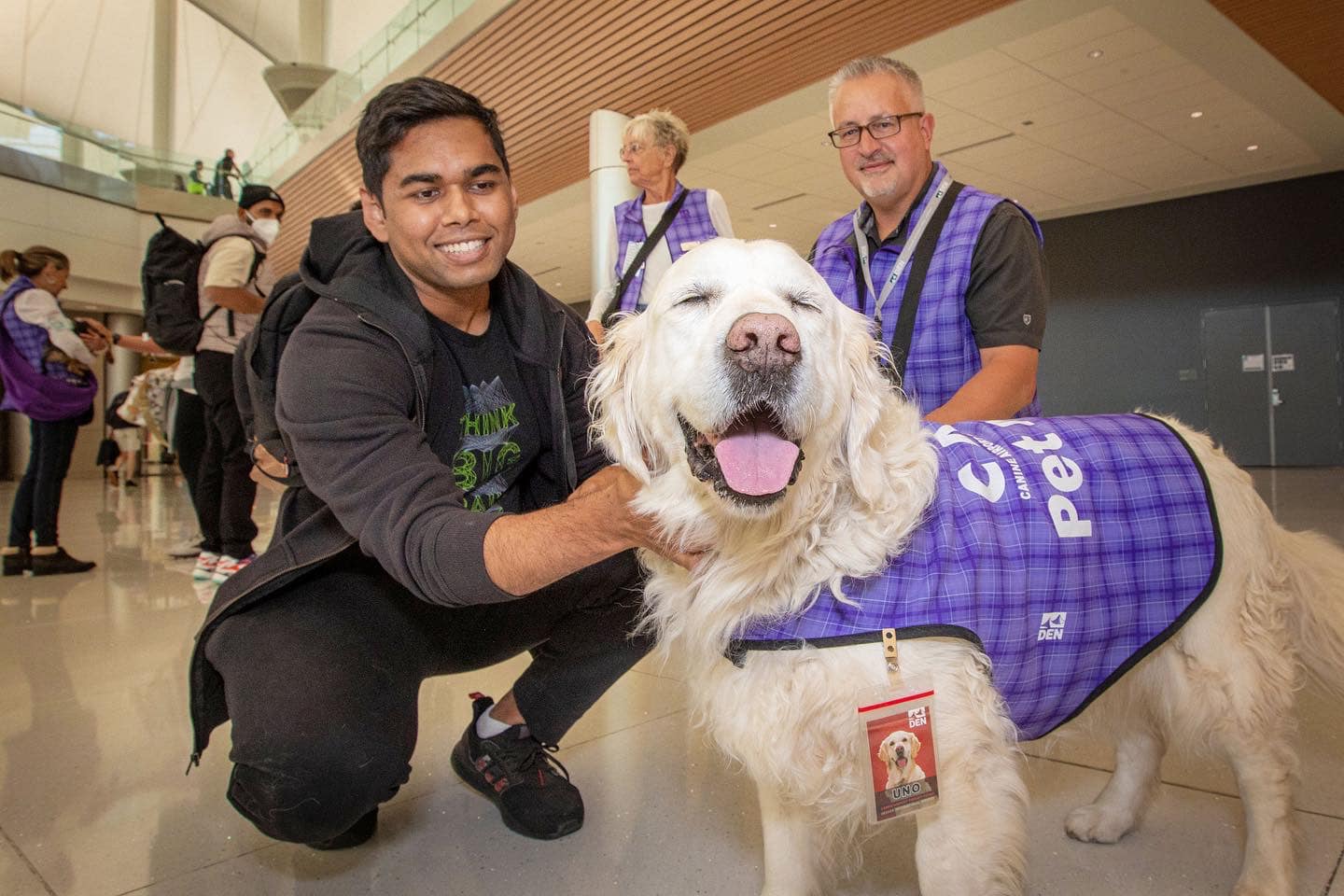 Aeropuerto Internacional de Denver-programa-terapia-animales-3