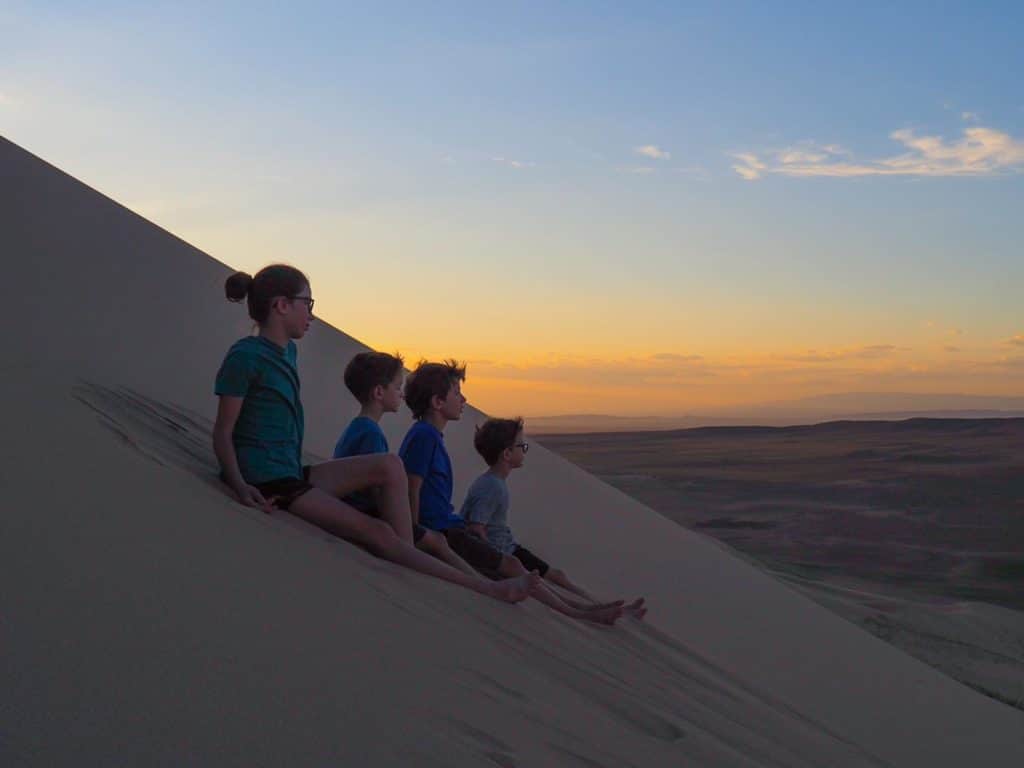 image Esta familia viaja por el mundo antes de que sus hijos pierdan la vision 3