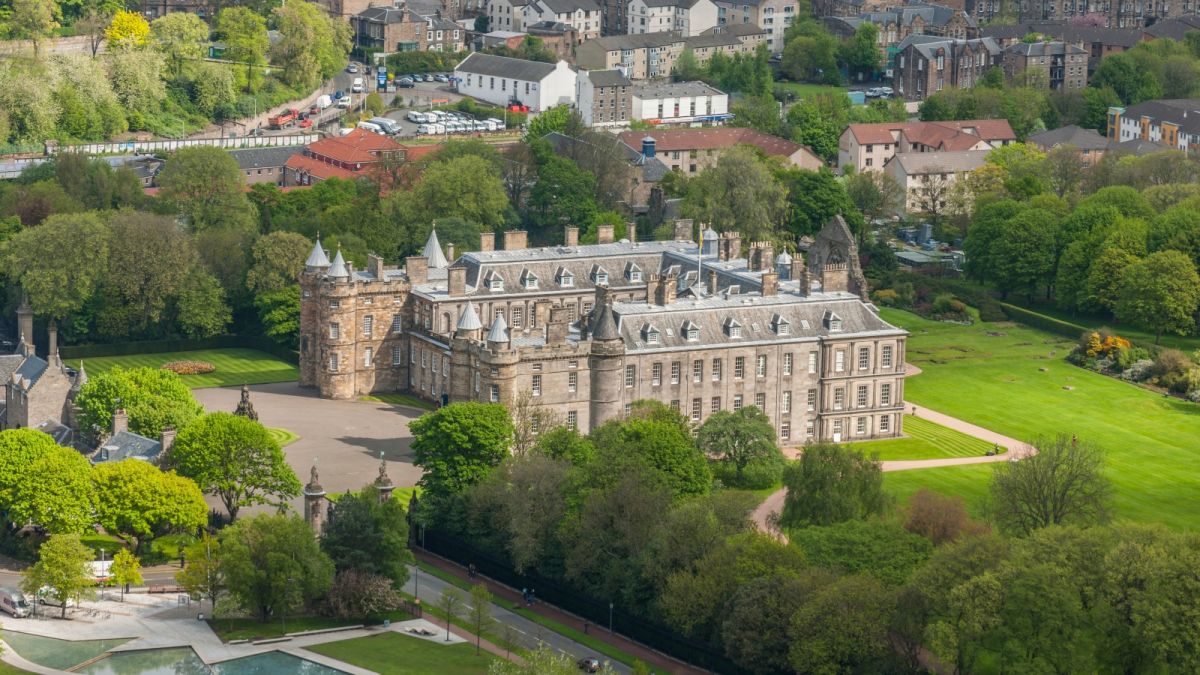 Palacio-de-Holyroodhouse-la-casa-escocesa-de-la