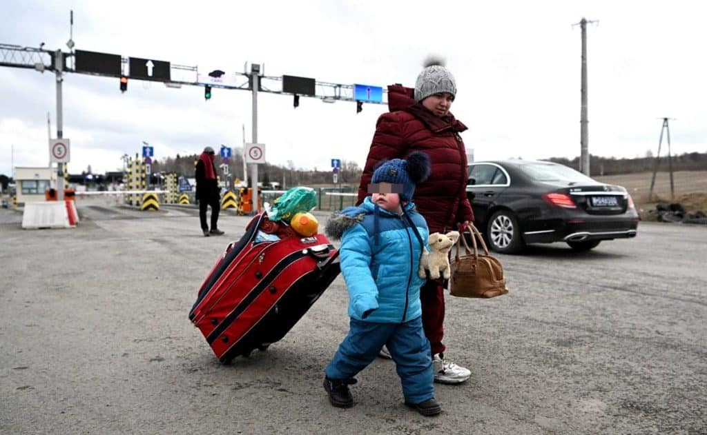 En los últimos meses, más de 48.000 anfitriones ofrecieron estancias temporales a refugiados de Ucrania en 90 países a través de Airbnb.org image ucrania guerra refugiados efe