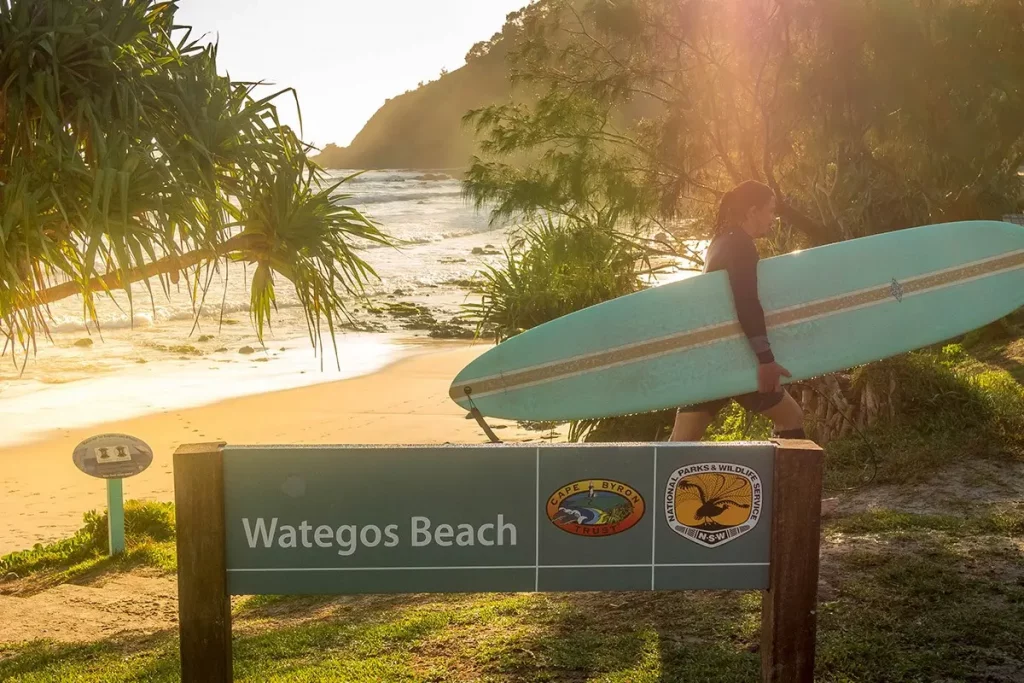 image playas de australia wategos beach sign socials