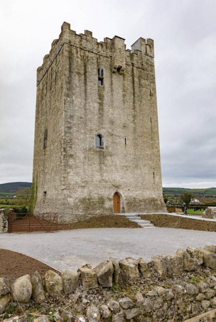 Un castillo del siglo XV disponible en Airbnb: el increíble spot irlandés que permite vivir una experiencia al mejor estilo Rapunzel