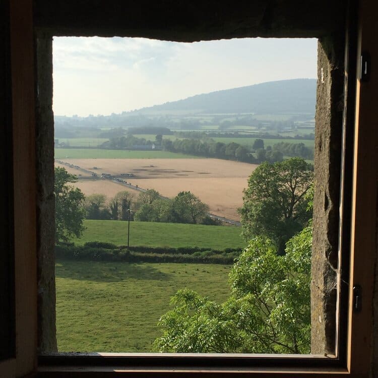 image castillo TubbridCastleBedroomView