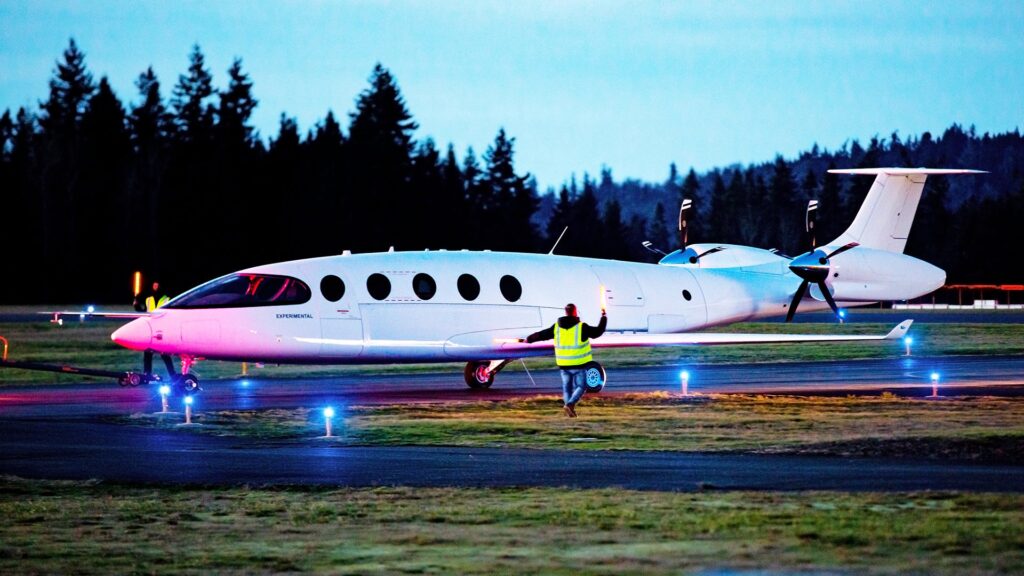 Despegó Eviation Alice, el primer avión eléctrico de pasajeros del mundo: completó su vuelo de prueba a una altitud de 3.500 pies