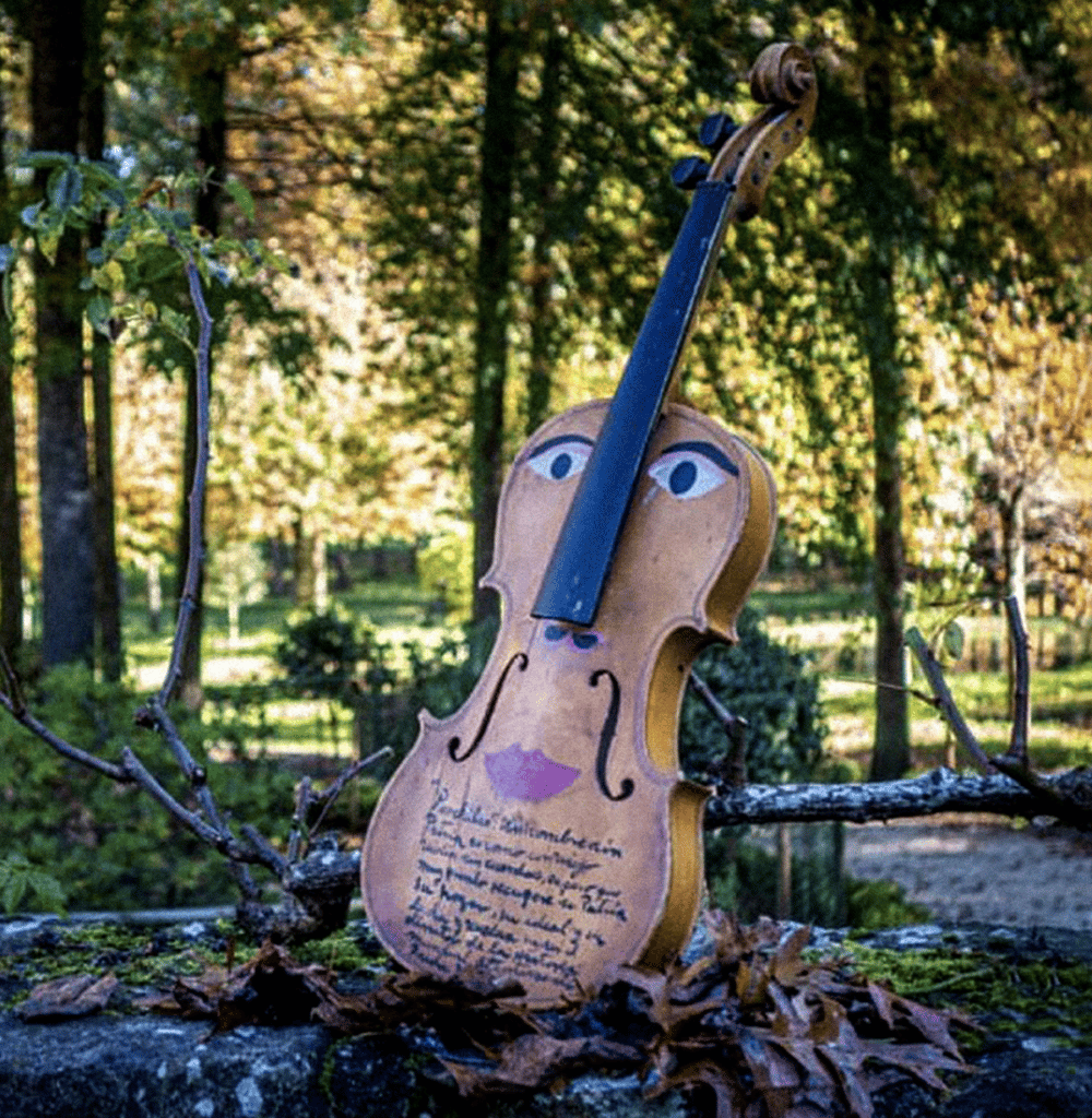 frida El violín que Frida Kalho le pintó a Trosky podría subastarse a 50 millones de euros frida