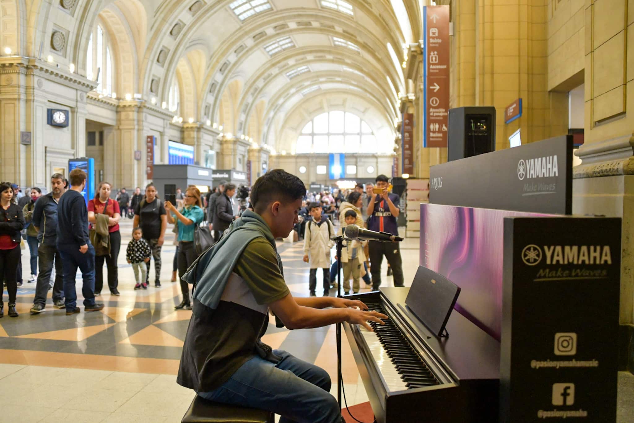 piano-estación-tren-retiro-1