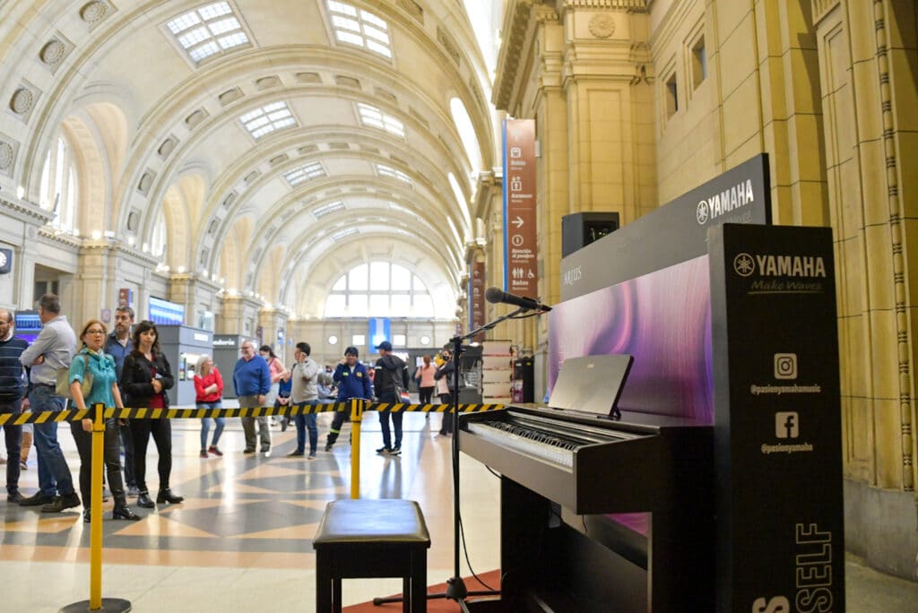 image estación de tren piano estacion tren retiro 4