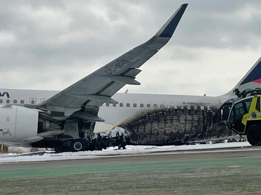 aeropuerto Impresionante video: Un camión de bomberos y un avión chocaron en el aeropuerto Jorge Chávez image aeropuerto Fh4PDhzWQAIMglB