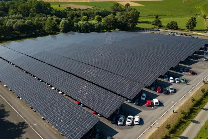 image paneles de energía solar Francia dispone una nueva legislacion para que los estacionamientos de autos tengan paneles de energia solar 4