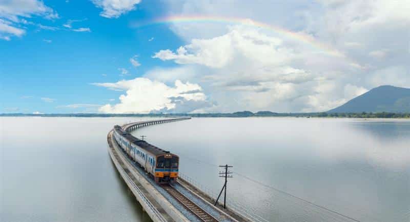 image descubra el alucinante tren flotante de tailandia 1084631 1