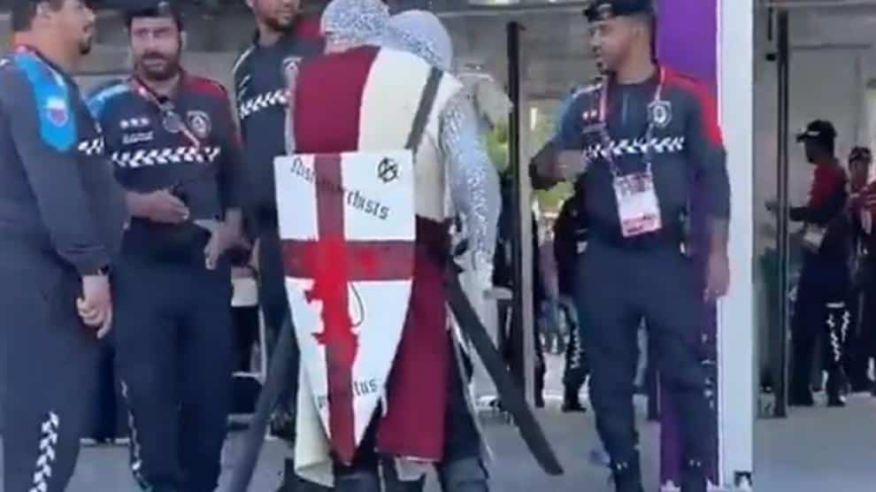 La FIFA prohíbe a hinchas ingleses vestir unos típicos trajes de cruzados medievales por considerarlos ofensivos