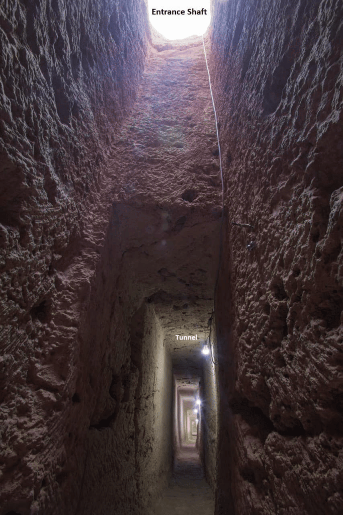 túnel Arqueólogos descubrieron un túnel que llevaría hacia la tumba de Cleopatra tunel