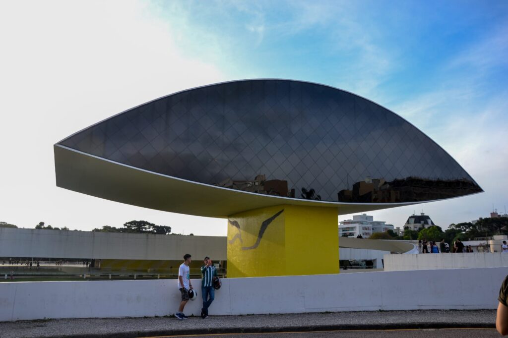 image Año Nuevo en Brasil 2023 museo oscar niemeyer curitiba brasil 1