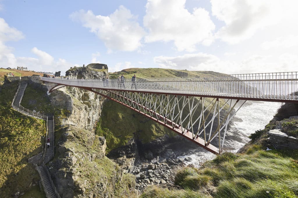 Tintagel Castle Footbridge fue elegido como el puente más lindo del mundo: conoce dónde encontrarlo