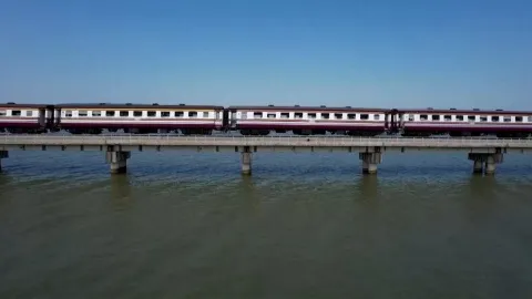 tren_flotante.jpg_186469708