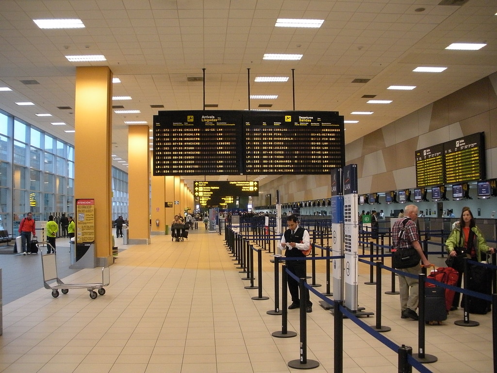 image 48 horas en Lima Aeropuerto de lima sala pre embarque