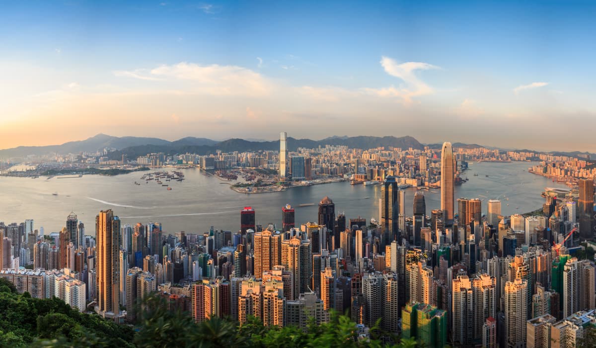 Hong Kong libera restricciones de Covid-19 viajeros