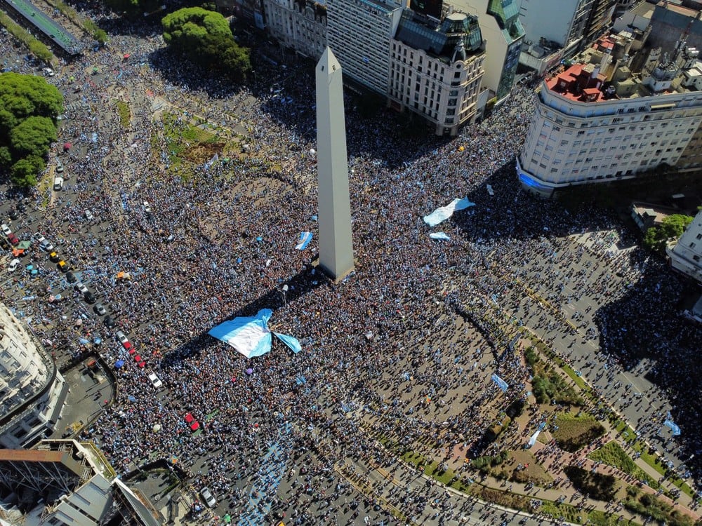 image Qatar aficionados argentinos celebran la