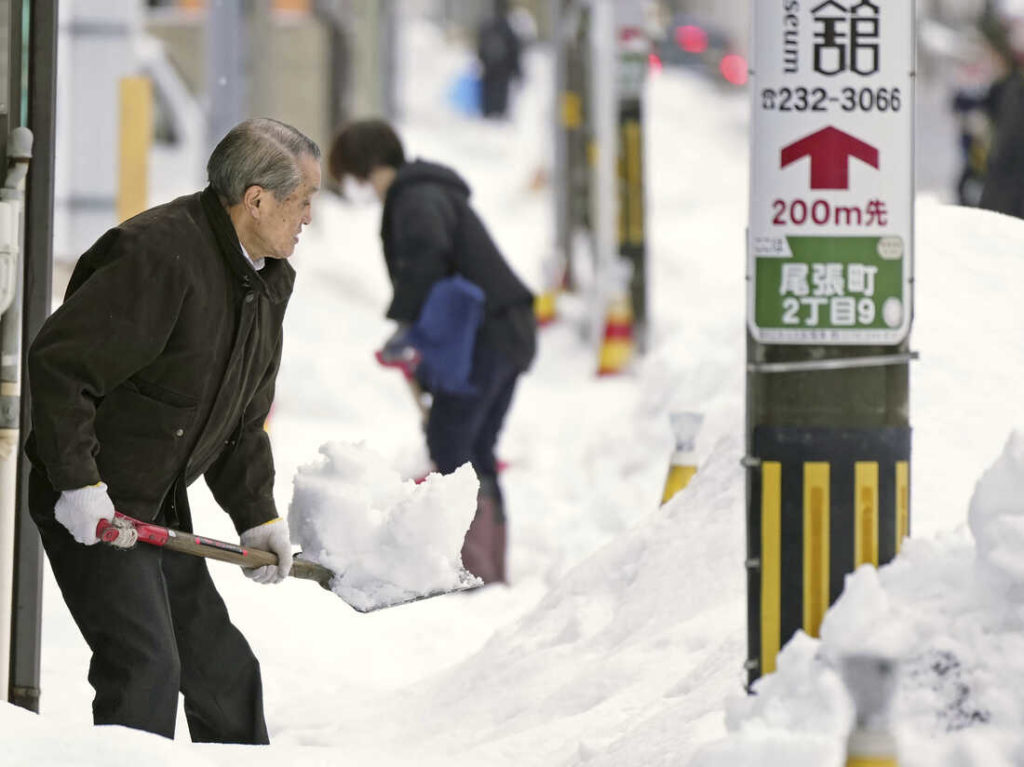 japón Las fuertes nevadas en Japón dejaron 17 muertos y decenas de heridos image japón ap22360006464528 c9a54b9572cce099018acd828090310e903286aa s1100 c50