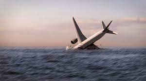 avión se estrella en el mar