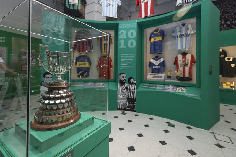 Pasión de Multitudes: El Museo Histórico Nacional inauguró una imperdible exposición sobre la historia del fútbol argentino