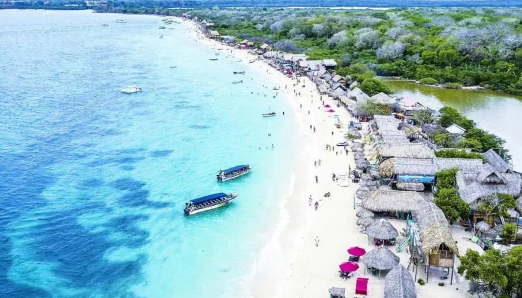 criptomonedas <strong>9 destinos imperdibles a los que puedes acceder pagando con tus Criptomonedas</strong> image criptomonedas playa blanca 1