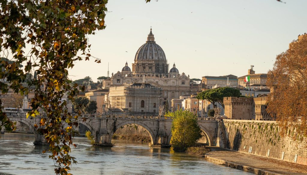 criptomonedas <strong>9 destinos imperdibles a los que puedes acceder pagando con tus Criptomonedas</strong> image criptomonedas roma 1