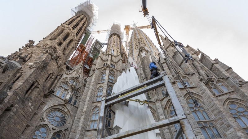 La Sagrada Familia iluminará hoy por primera vez las torres Lucas y Marcos para conmemorar su finalización