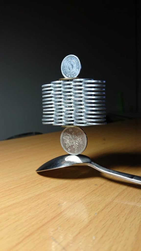 image monedas thumb tani coin stacking sculptures 2