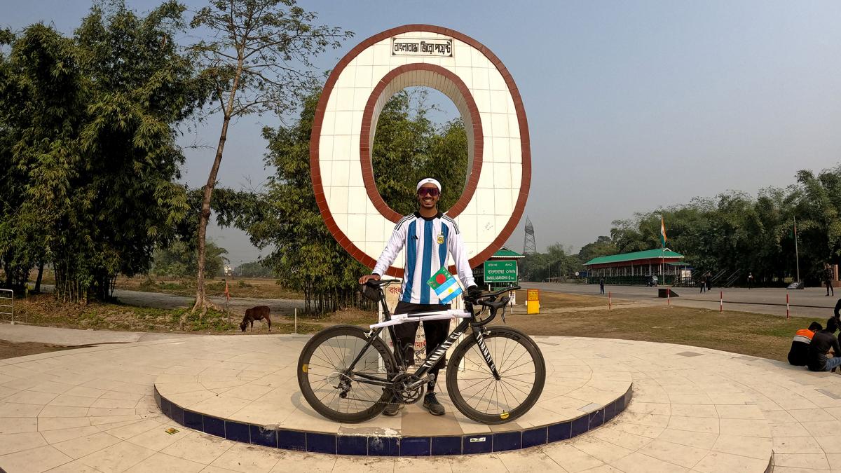 Bangladesh y su insólito amor por Messi-ciclista recorrió 1003 kilómetros en bicicleta en honor al jugador argentino-3