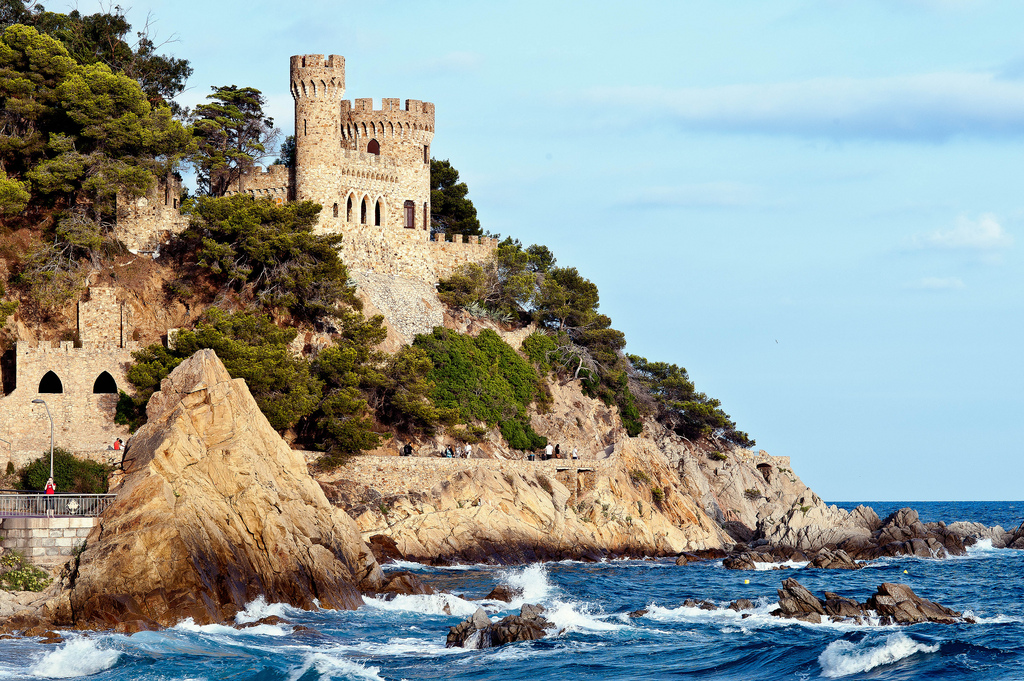 Costa Brava: Un hermoso castillo de estilo neo-gótico albergará una experiencia inmersiva sobre la crisis climática